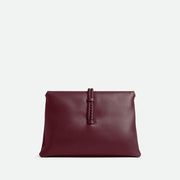 Bottega Veneta Liberta 手袋，簡約設計搭配品牌經典工藝，展現時尚高雅氣質。