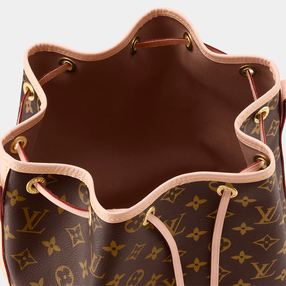 Louis Vuitton Petit Noé Monogram Canvas，融合復古風格與實用性，是時尚愛好者的必備選擇。