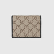 Gucci GG Emblem 迷你錢包，設計小巧輕便，配有品牌雙G標誌。