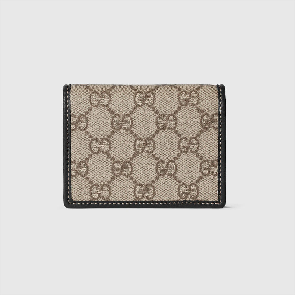 Gucci GG Emblem 迷你錢包，設計小巧輕便，配有品牌雙G標誌。