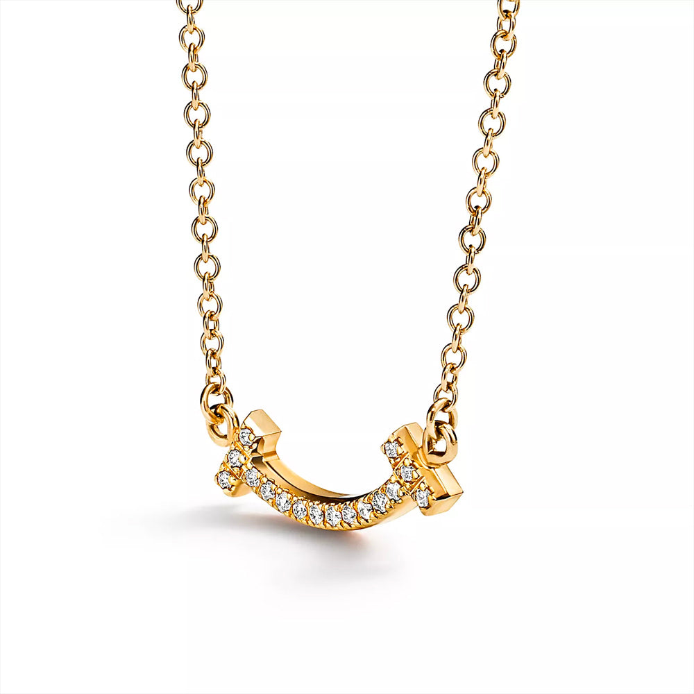 Tiffany & Co. 18K 金 Tiffany T 微笑吊墜，鑲嵌圓形明亮式切割鑽石