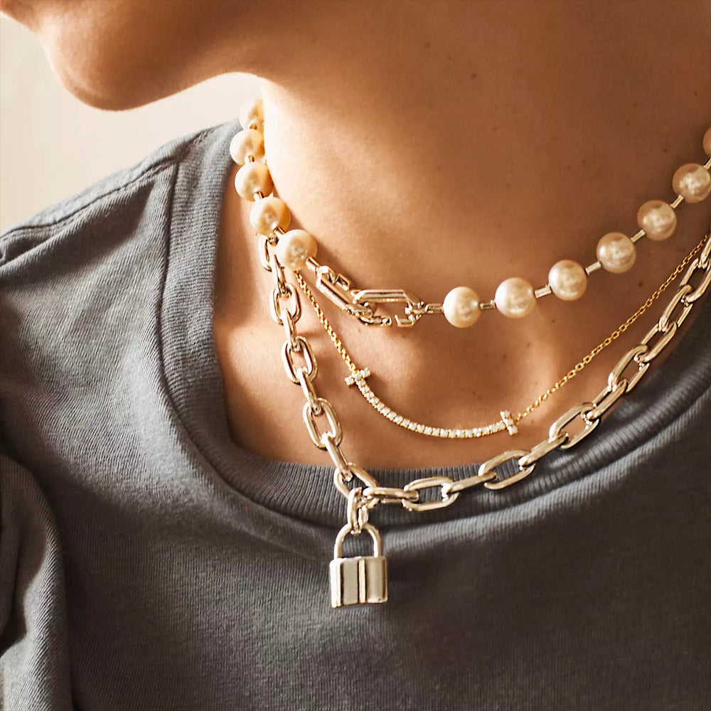 Tiffany & Co. Tiffany T 中型微笑吊墜 18k 金鑲圓形明亮式切割鑽石