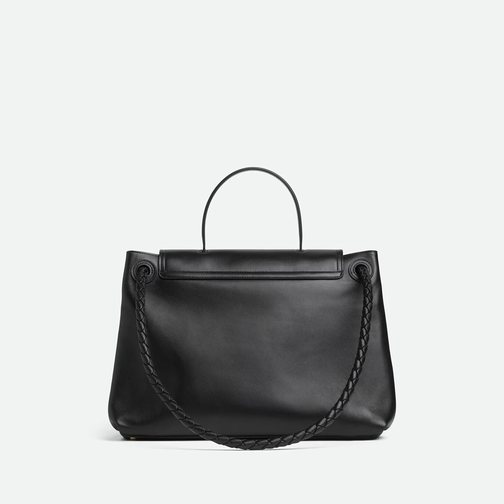 Bottega Veneta Ciao Ciao 包款，柔軟皮革和隨性設計，展現時尚與輕盈感。