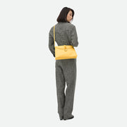 Bottega Veneta Liberta 手袋，簡約設計搭配品牌經典工藝，展現時尚高雅氣質。