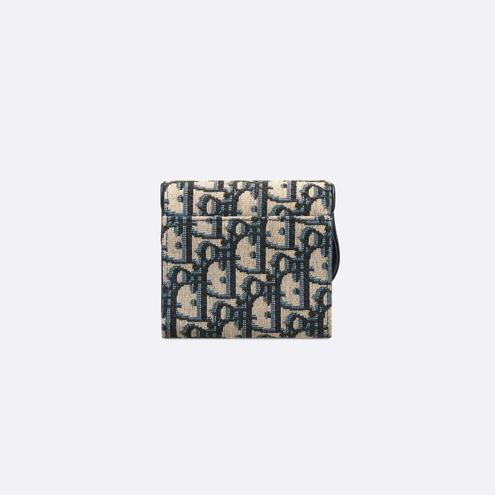 Dior Saddle Lotus Wallet – Oblique 提花面料與經典設計結合，輕便實用且充滿品牌魅力。
