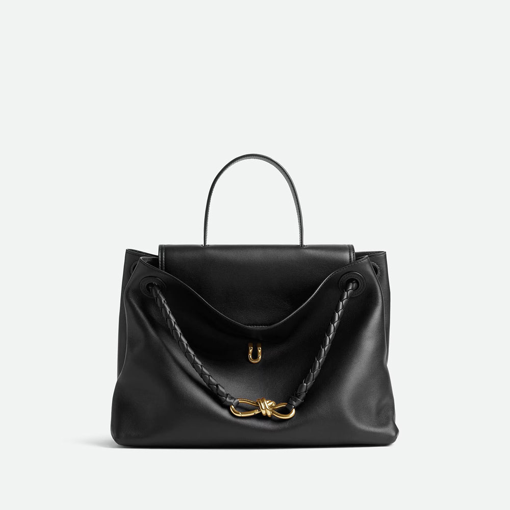 Bottega Veneta Ciao Ciao 包款，柔軟皮革和隨性設計，展現時尚與輕盈感。