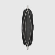 Gucci Shoulder Bag – 經典 Interlocking G 標誌，搭配優質皮革與簡約設計，展現品牌的時尚魅力。