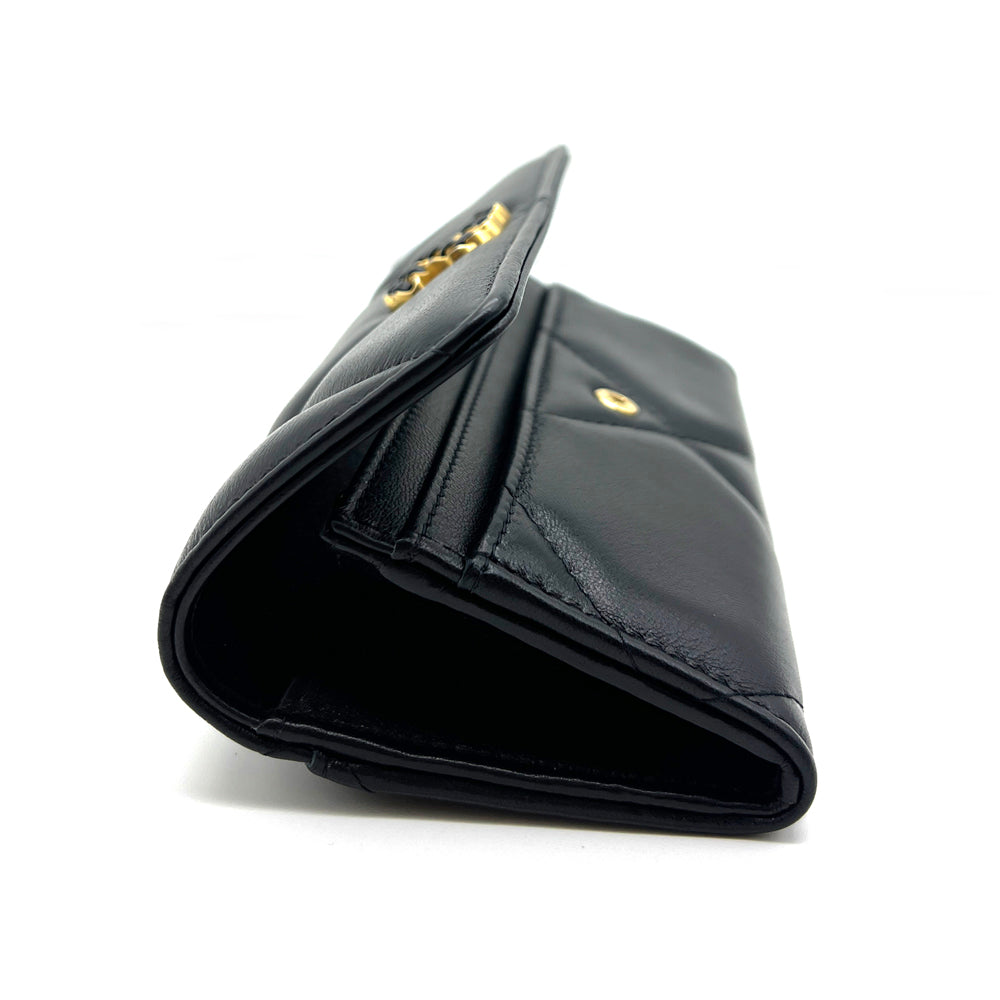 Hong Kong Stock - Chanel 19 Flap Wallet