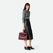 Bottega Veneta Ciao Ciao，柔軟皮革和隨性設計，展現時尚與輕盈感。