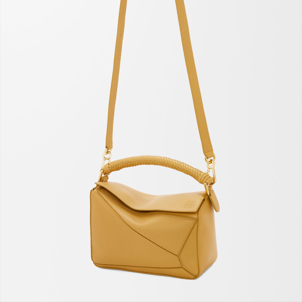 Loewe 經典小牛皮小號 Puzzle 腰包（棕褐）