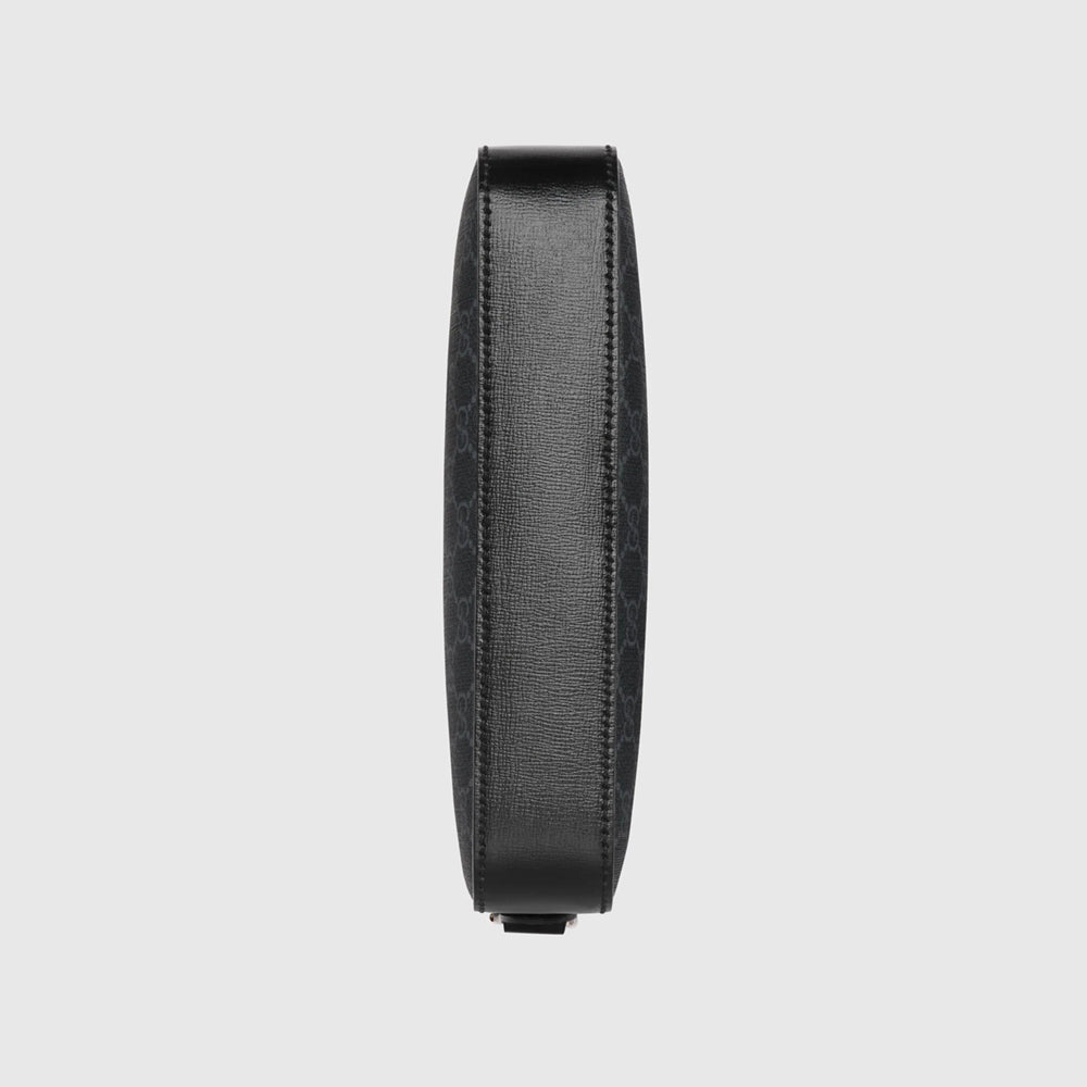 Gucci Shoulder Bag – 經典 Interlocking G 標誌，搭配優質皮革與簡約設計，展現品牌的時尚魅力。